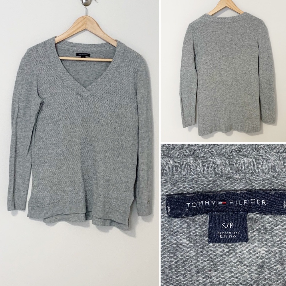 🛍HOST PICK🛍 - Tommy Hilfiger Grey V-Neck Sweater - Small